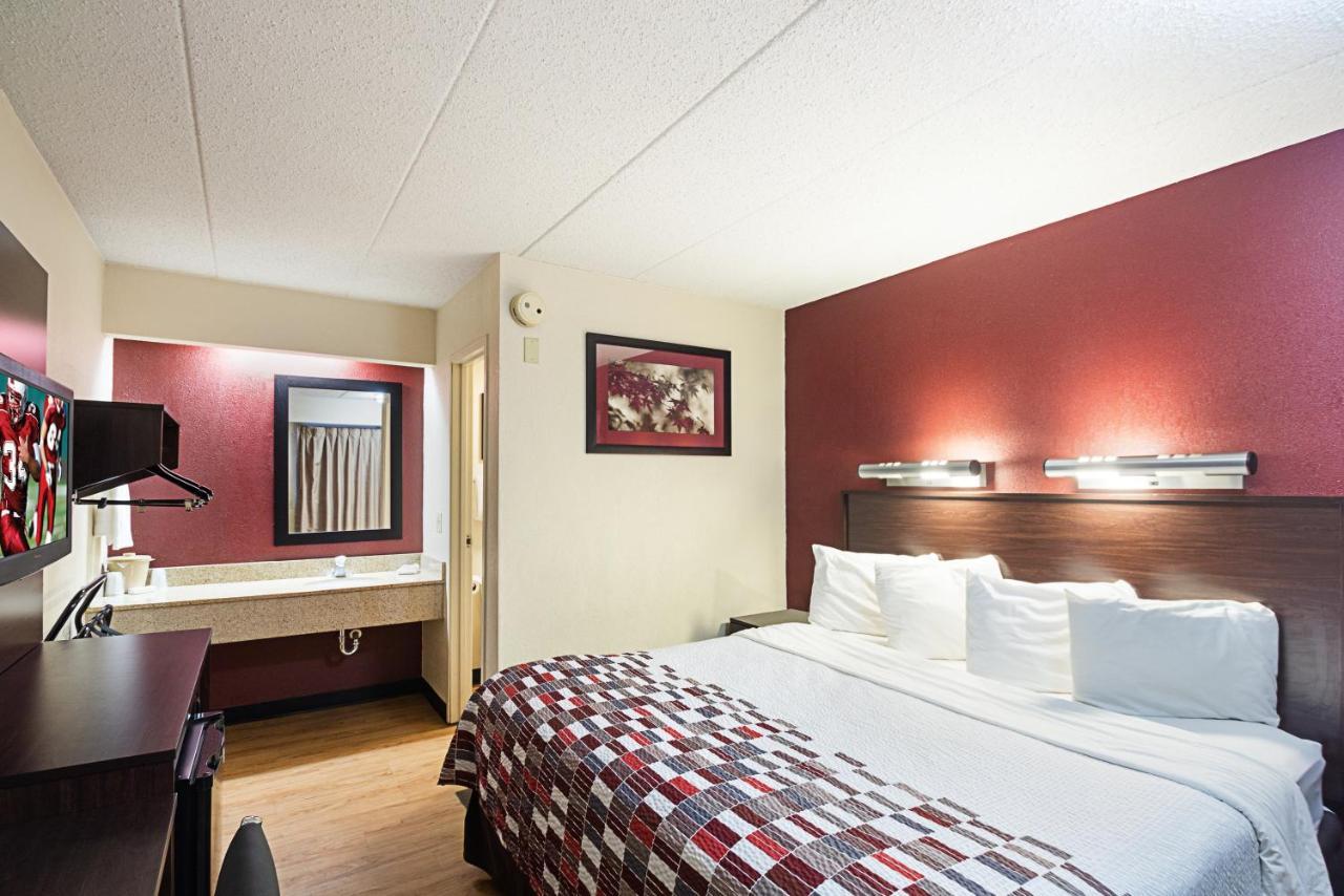 Red Roof Inn Cincinnati East - Beechmont Cherry Grove Exterior photo