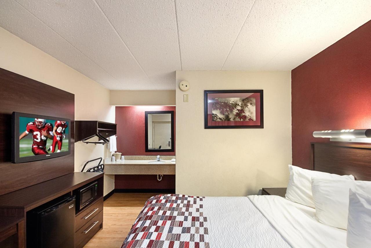 Red Roof Inn Cincinnati East - Beechmont Cherry Grove Exterior photo