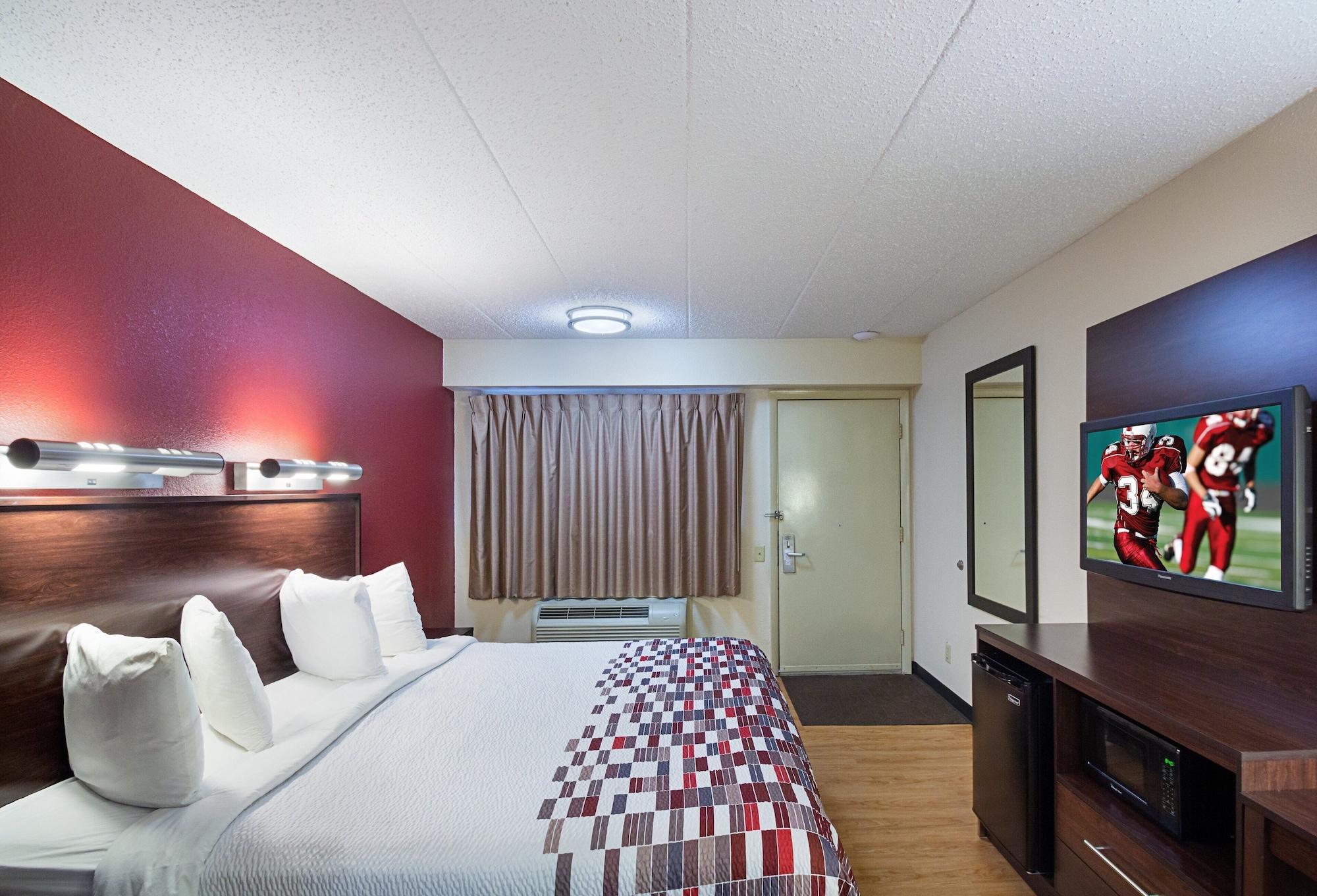 Red Roof Inn Cincinnati East - Beechmont Cherry Grove Exterior photo