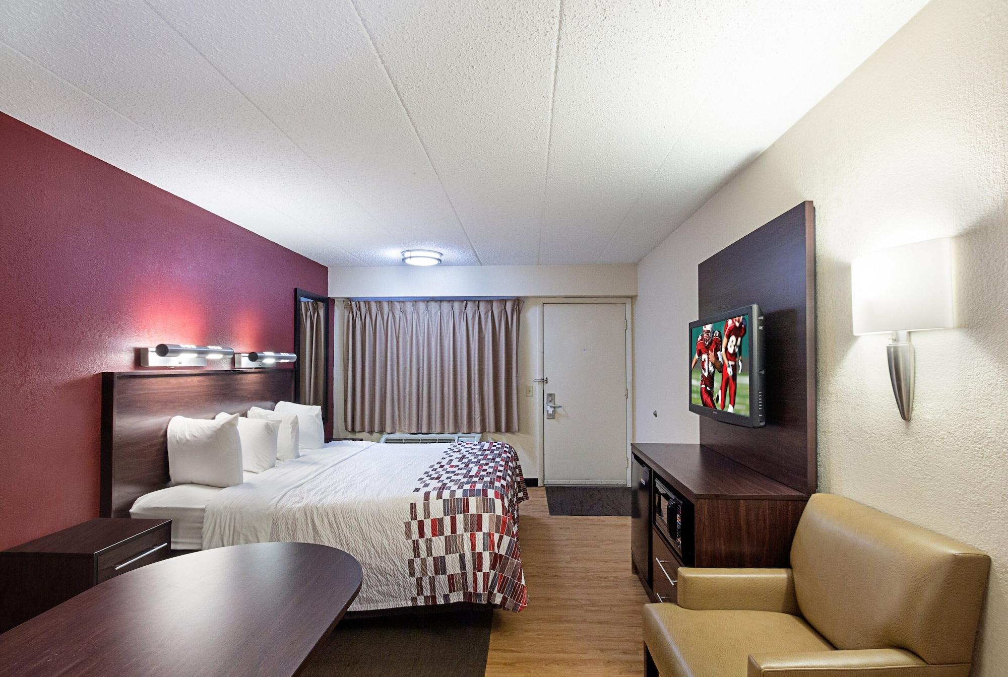 Red Roof Inn Cincinnati East - Beechmont Cherry Grove Exterior photo