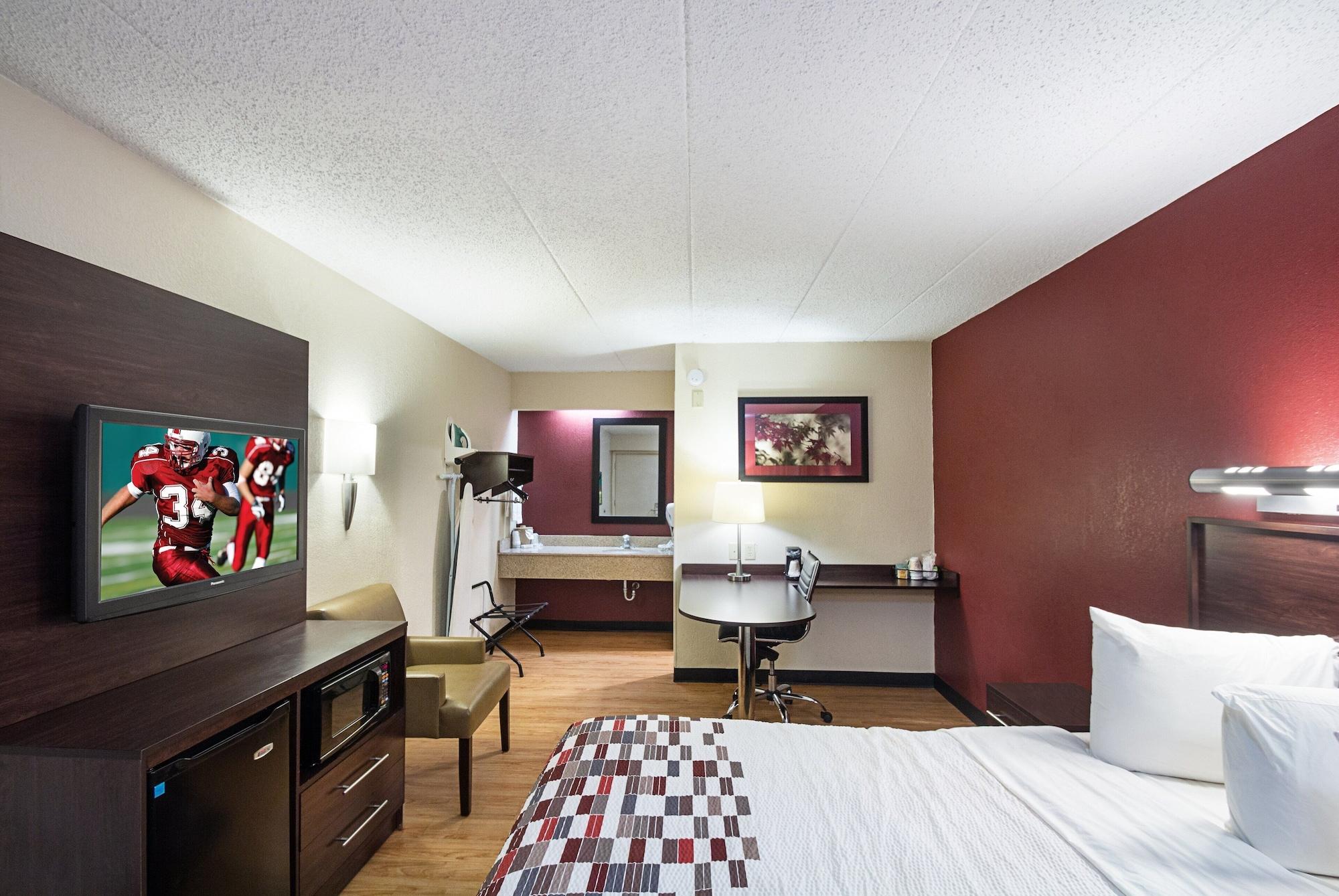 Red Roof Inn Cincinnati East - Beechmont Cherry Grove Exterior photo